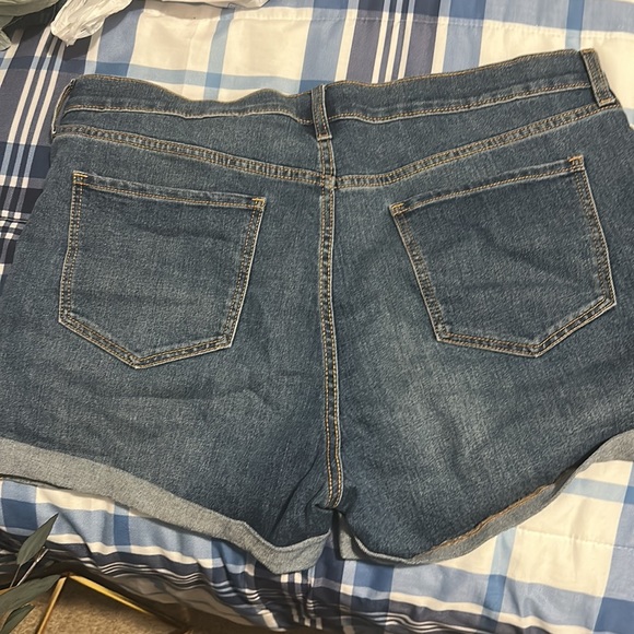 Great condition old navy shorts - Picture 2 of 5